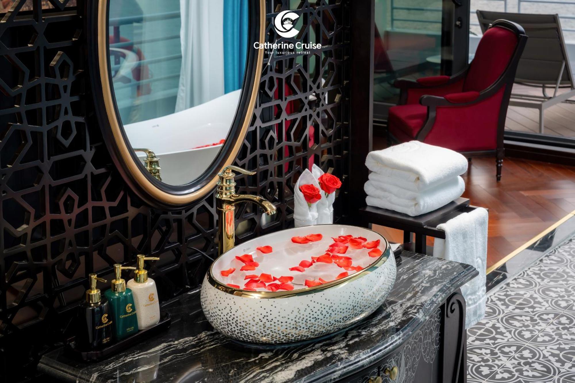 Catherine Cruises Ha Long Bay 외부 사진
